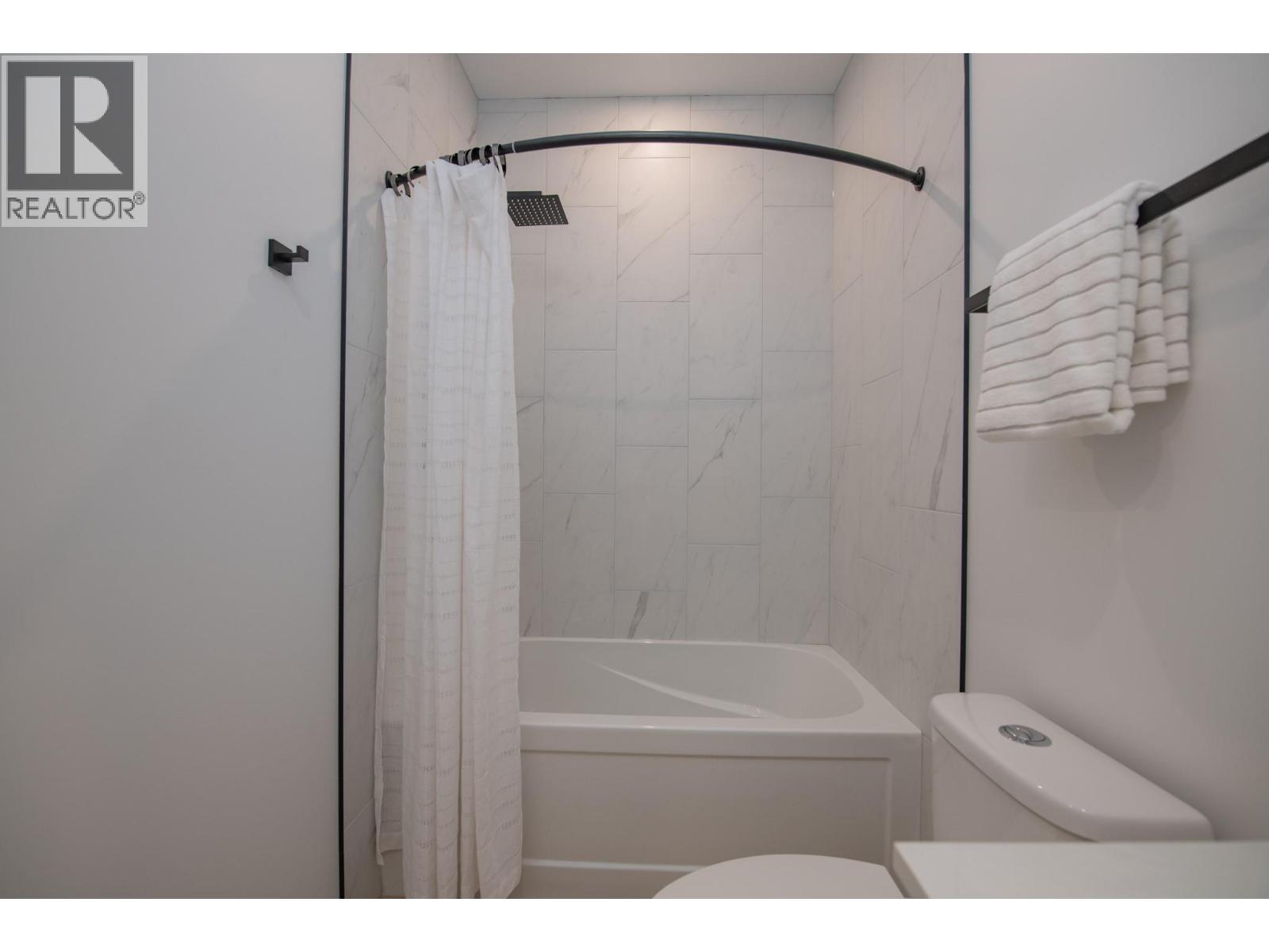 9188 Tronson Road Unit# 1, Vernon, BC - Indoor Photo Showing Bathroom