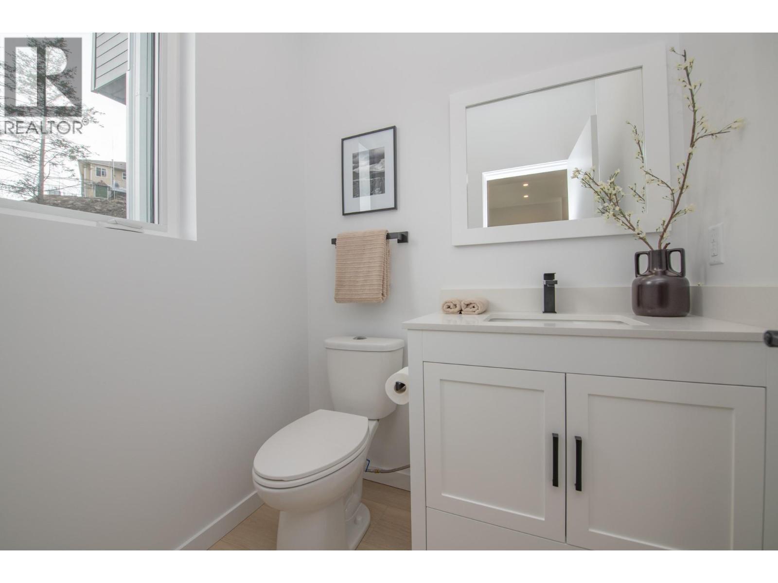 9188 Tronson Road Unit# 1, Vernon, BC - Indoor Photo Showing Bathroom