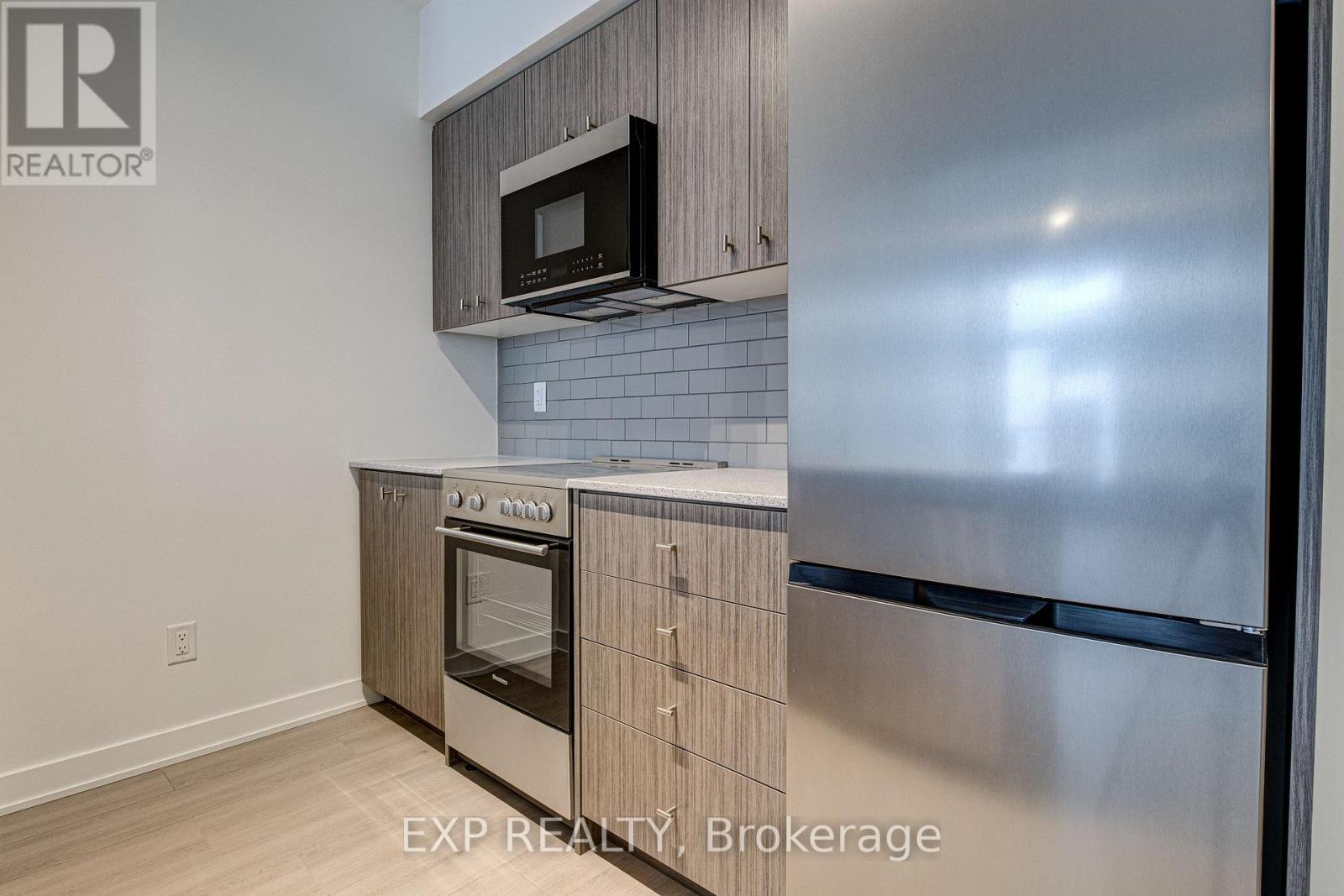 209 - 25 Wellingtont Street S, Kitchener, ON - Indoor Photo Showing Kitchen With Stainless Steel Kitchen