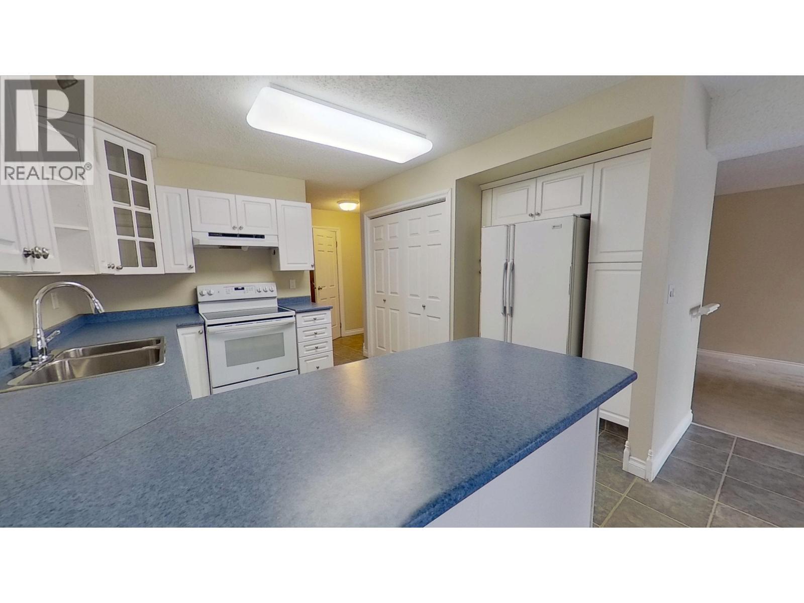 10830 102 Street, Fort St. John, BC - Indoor Photo Showing Kitchen With Double Sink