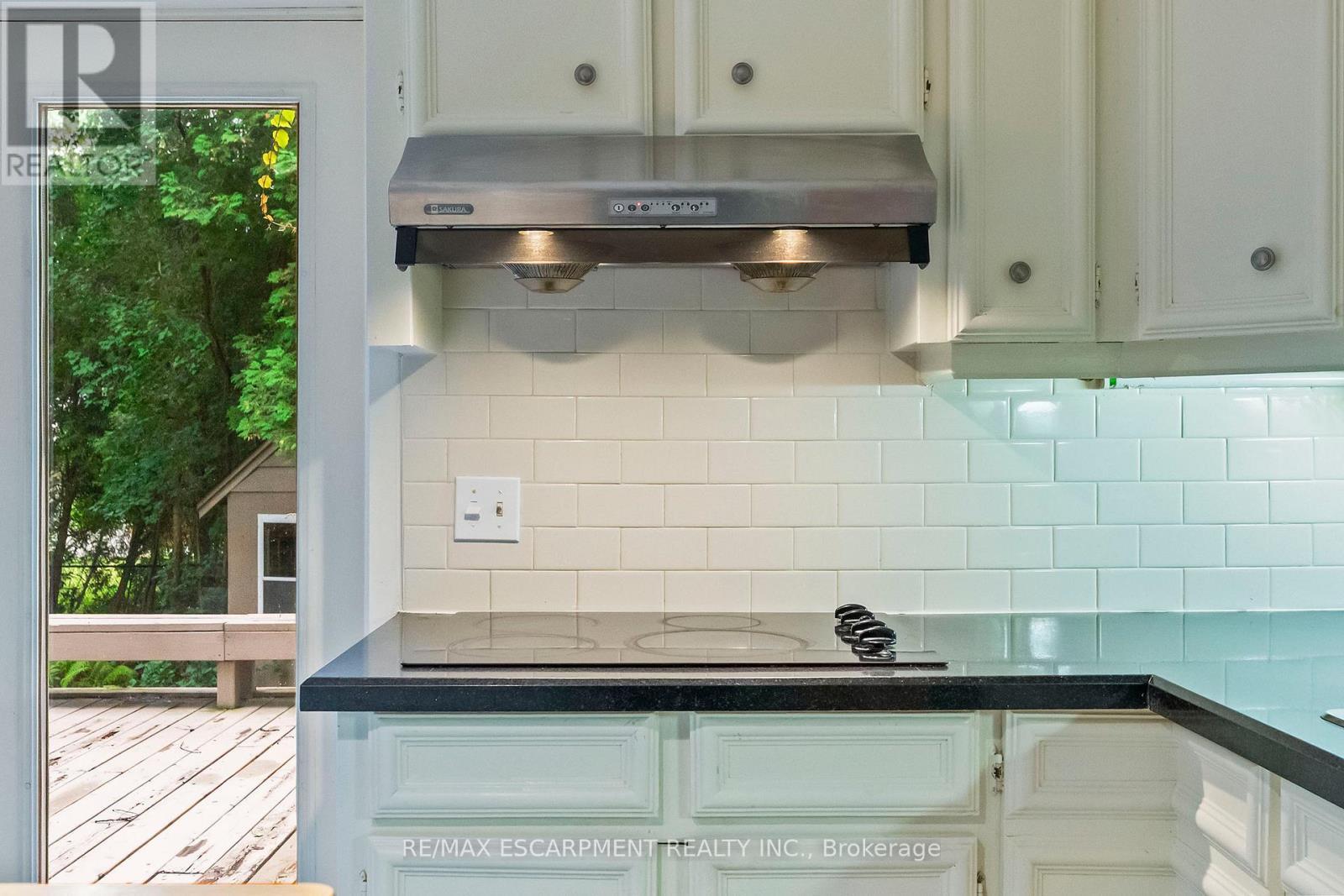 330 Poplar Drive, Oakville, ON - Indoor Photo Showing Kitchen
