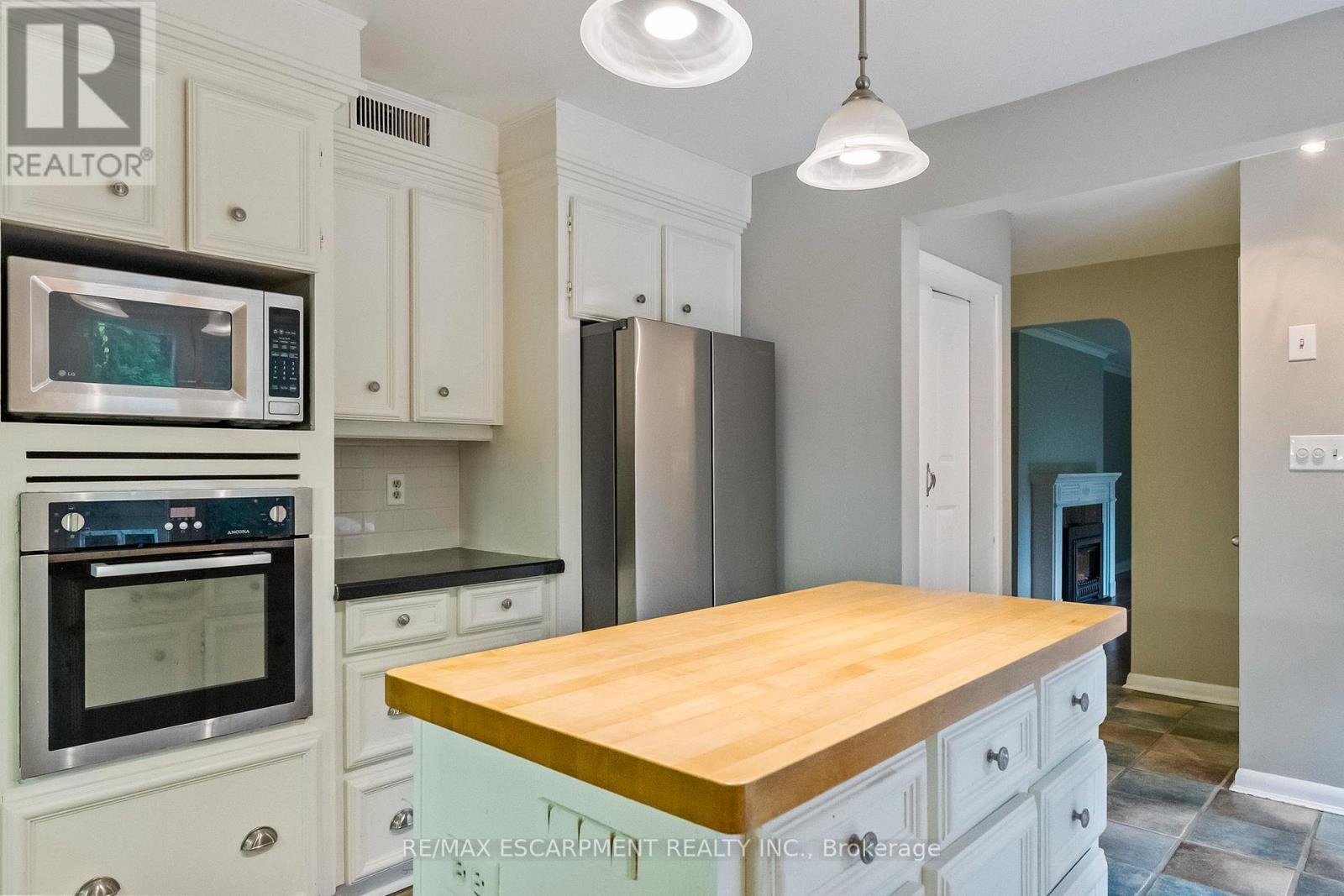 330 Poplar Drive, Oakville, ON - Indoor Photo Showing Kitchen