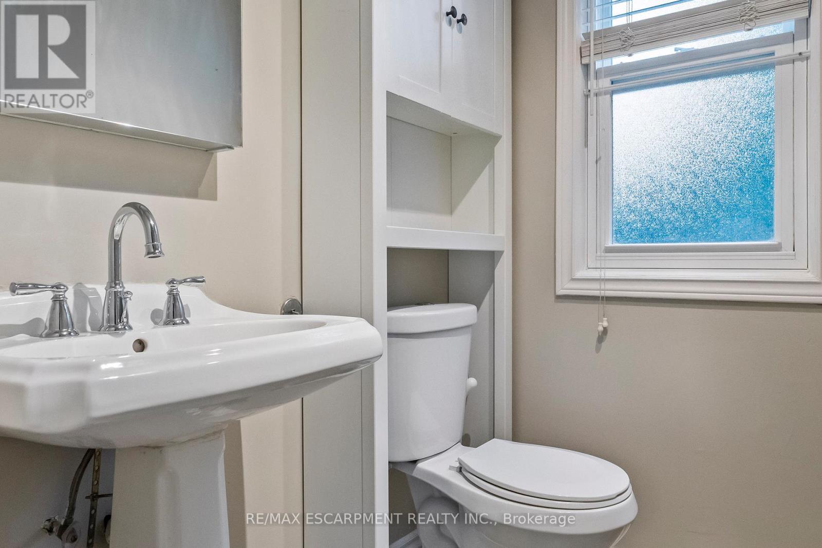 330 Poplar Drive, Oakville, ON - Indoor Photo Showing Bathroom