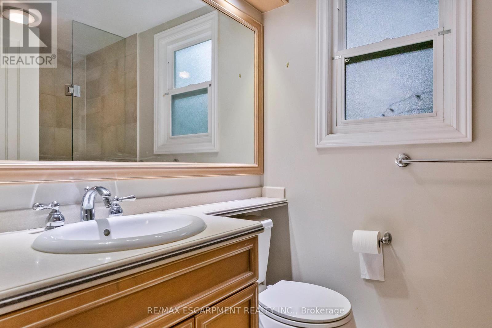 330 Poplar Drive, Oakville, ON - Indoor Photo Showing Bathroom