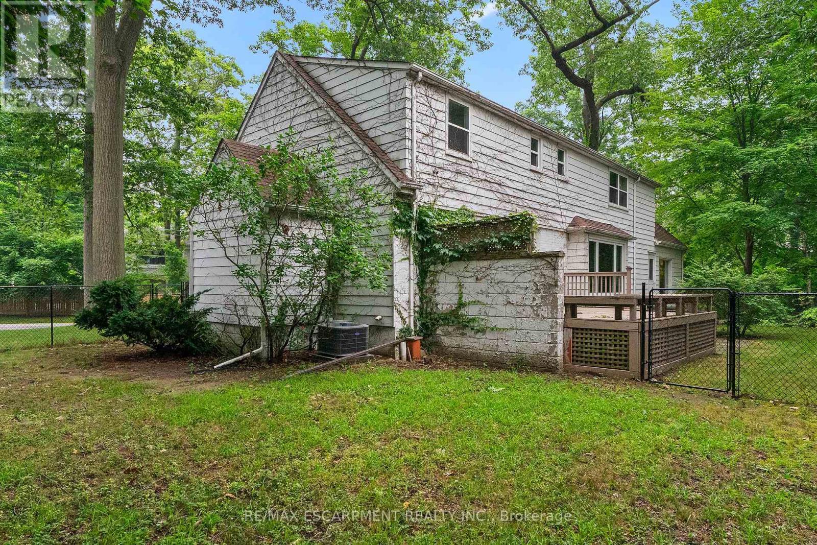 330 Poplar Drive, Oakville, ON - Outdoor