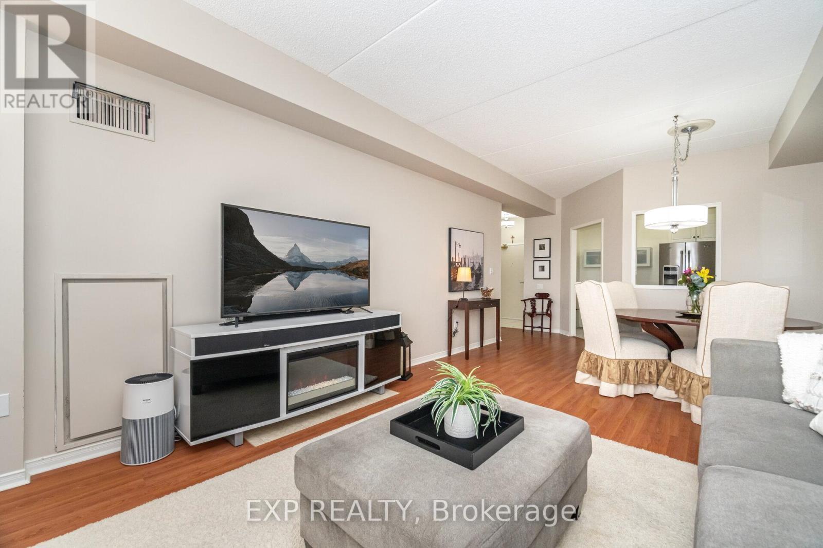 619 - 2075 Amherst Heights Drive, Burlington, ON - Indoor Photo Showing Living Room