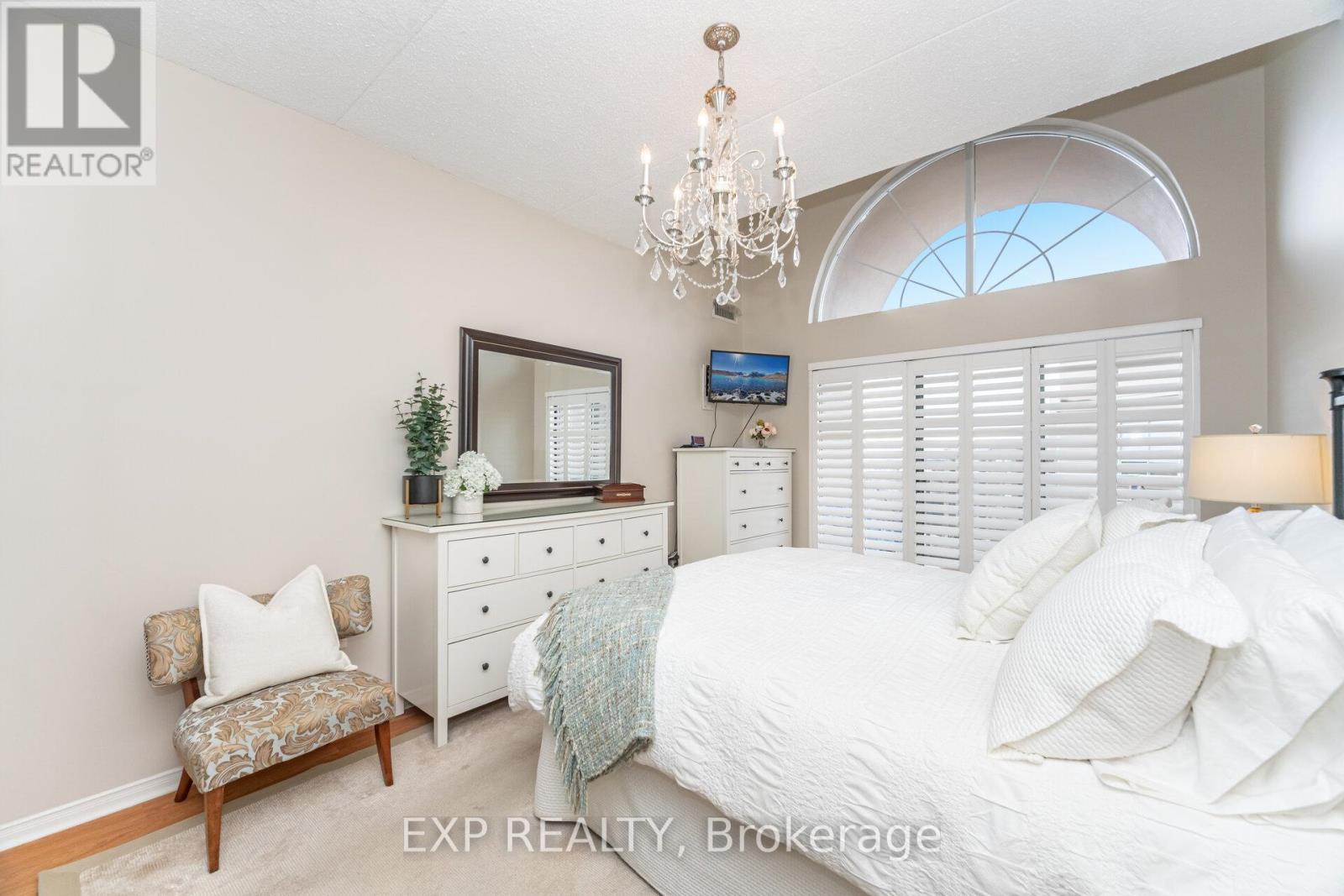 619 - 2075 Amherst Heights Drive, Burlington, ON - Indoor Photo Showing Bedroom