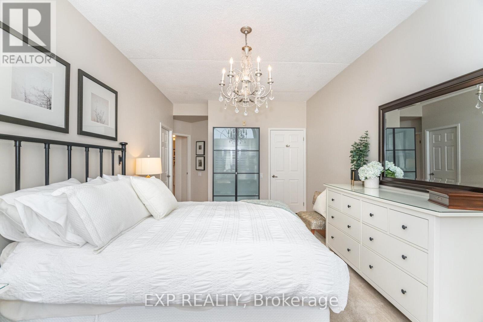 619 - 2075 Amherst Heights Drive, Burlington, ON - Indoor Photo Showing Bedroom