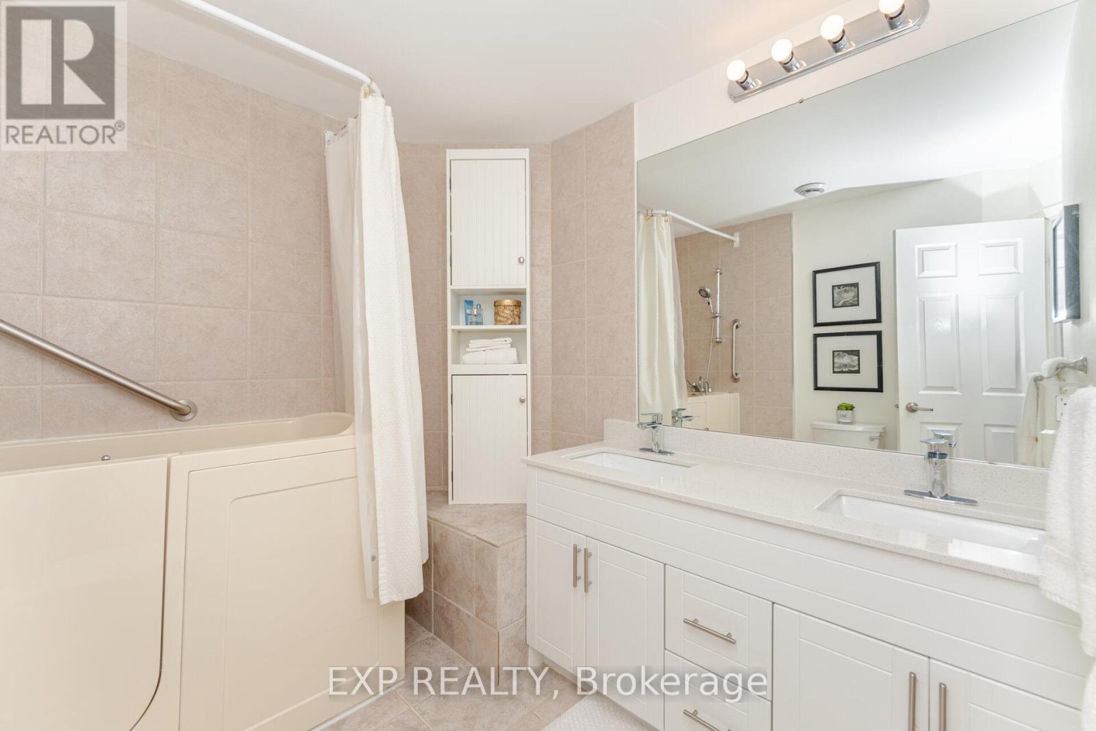 619 - 2075 Amherst Heights Drive, Burlington, ON - Indoor Photo Showing Bathroom