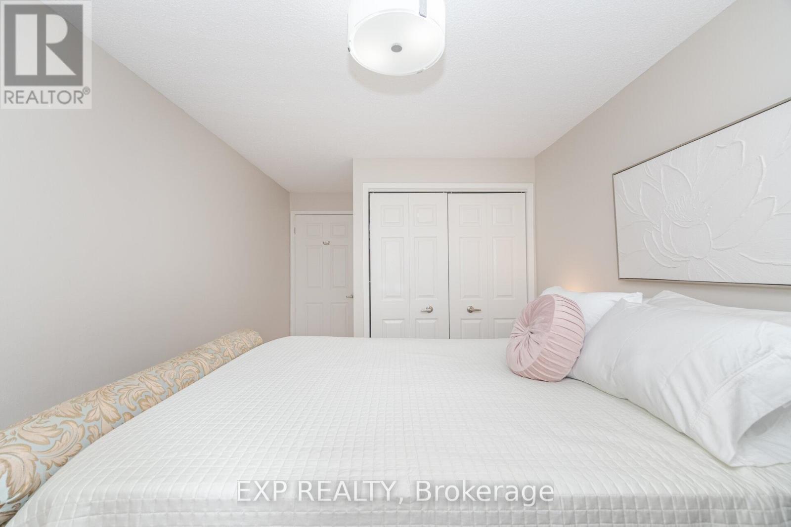 619 - 2075 Amherst Heights Drive, Burlington, ON - Indoor Photo Showing Bedroom