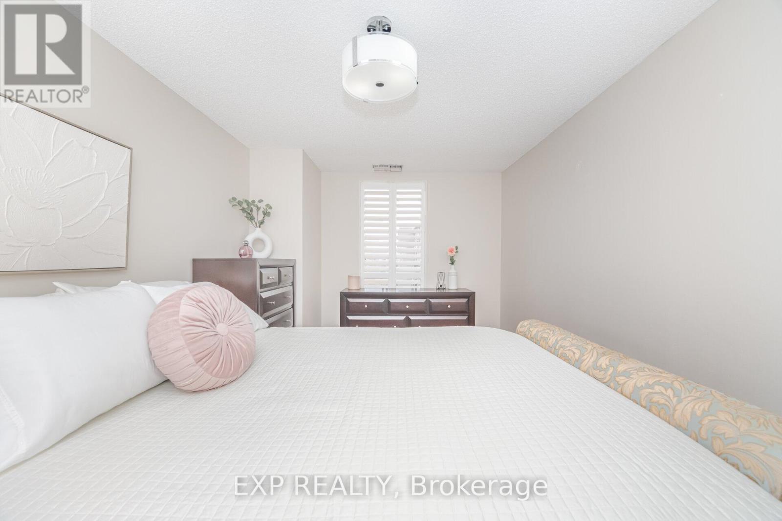 619 - 2075 Amherst Heights Drive, Burlington, ON - Indoor Photo Showing Bedroom