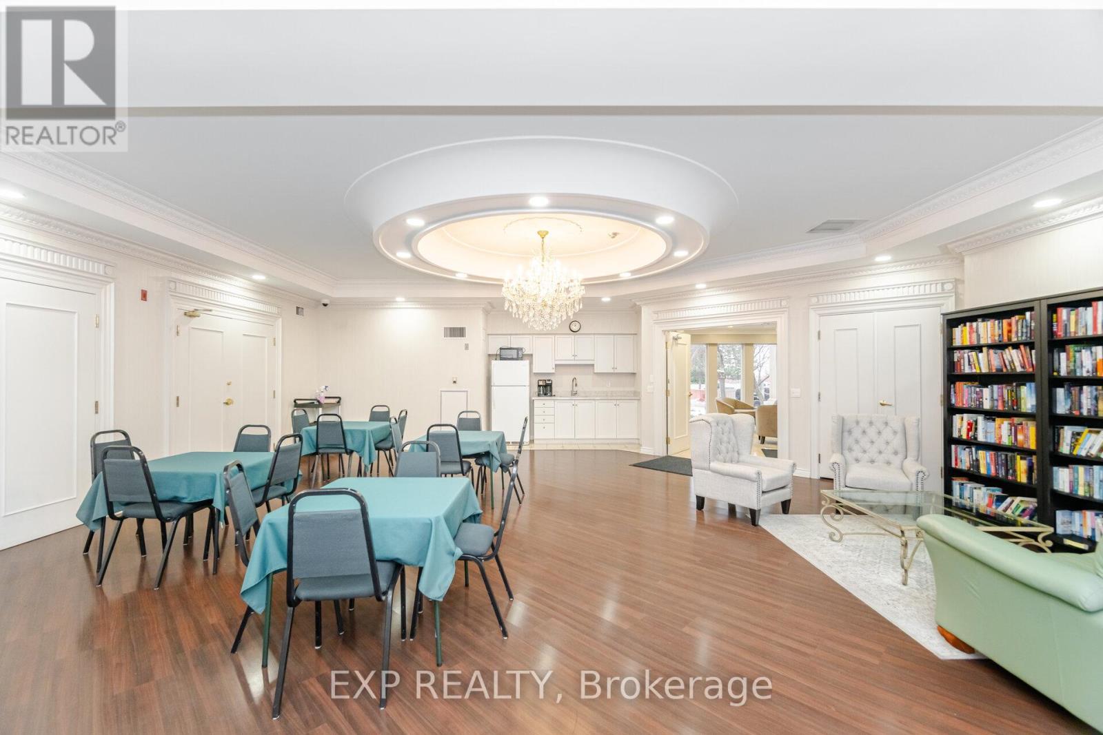 619 - 2075 Amherst Heights Drive, Burlington, ON - Indoor Photo Showing Dining Room