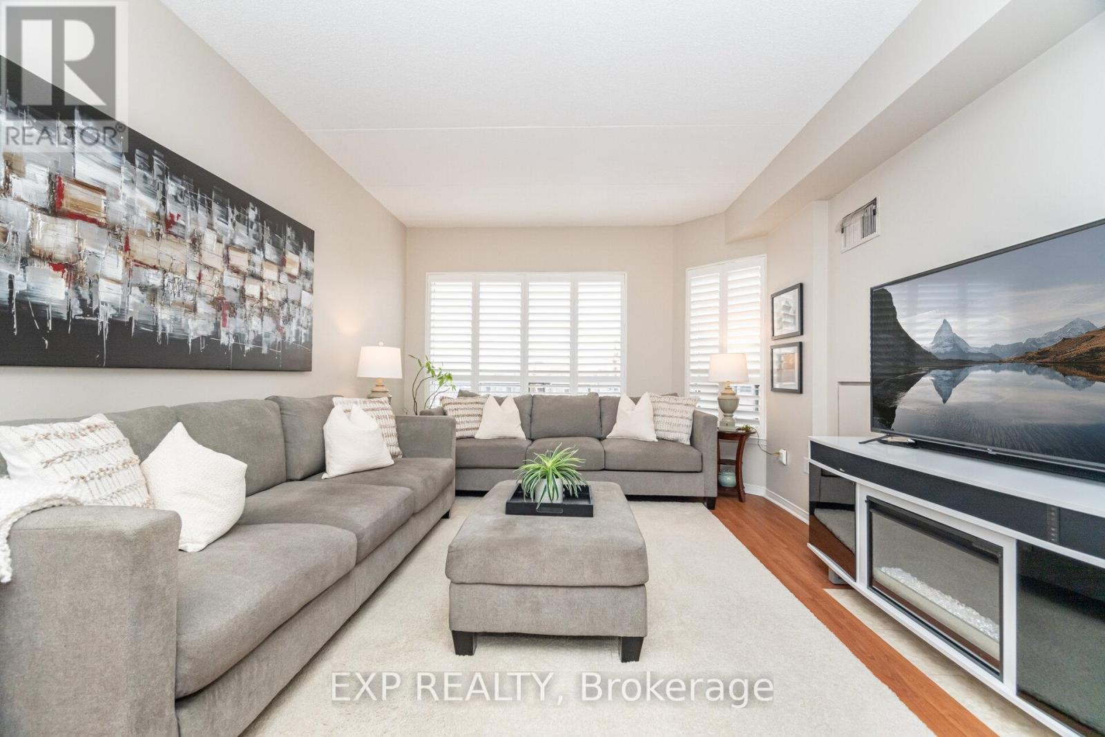 619 - 2075 Amherst Heights Drive, Burlington, ON - Indoor Photo Showing Living Room