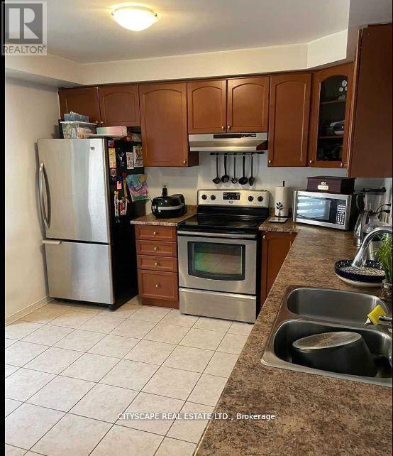7 - 5725 Tenth Line W, Mississauga, ON - Indoor Photo Showing Kitchen With Stainless Steel Kitchen With Double Sink