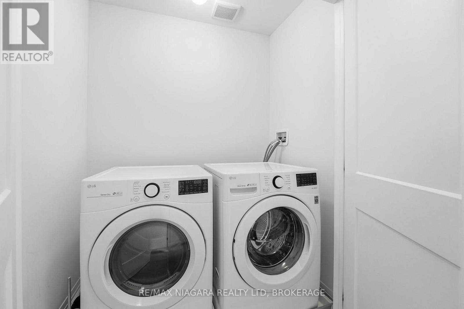 4004 Crown Street, Lincoln (Beamsville), ON - Indoor Photo Showing Laundry Room