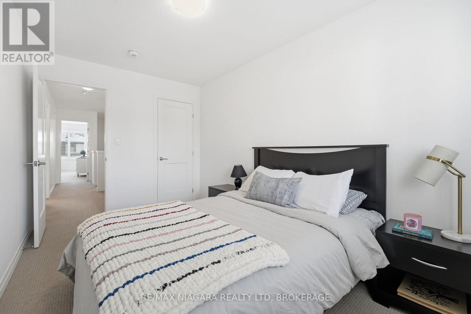 4004 Crown Street, Lincoln (Beamsville), ON - Indoor Photo Showing Bedroom