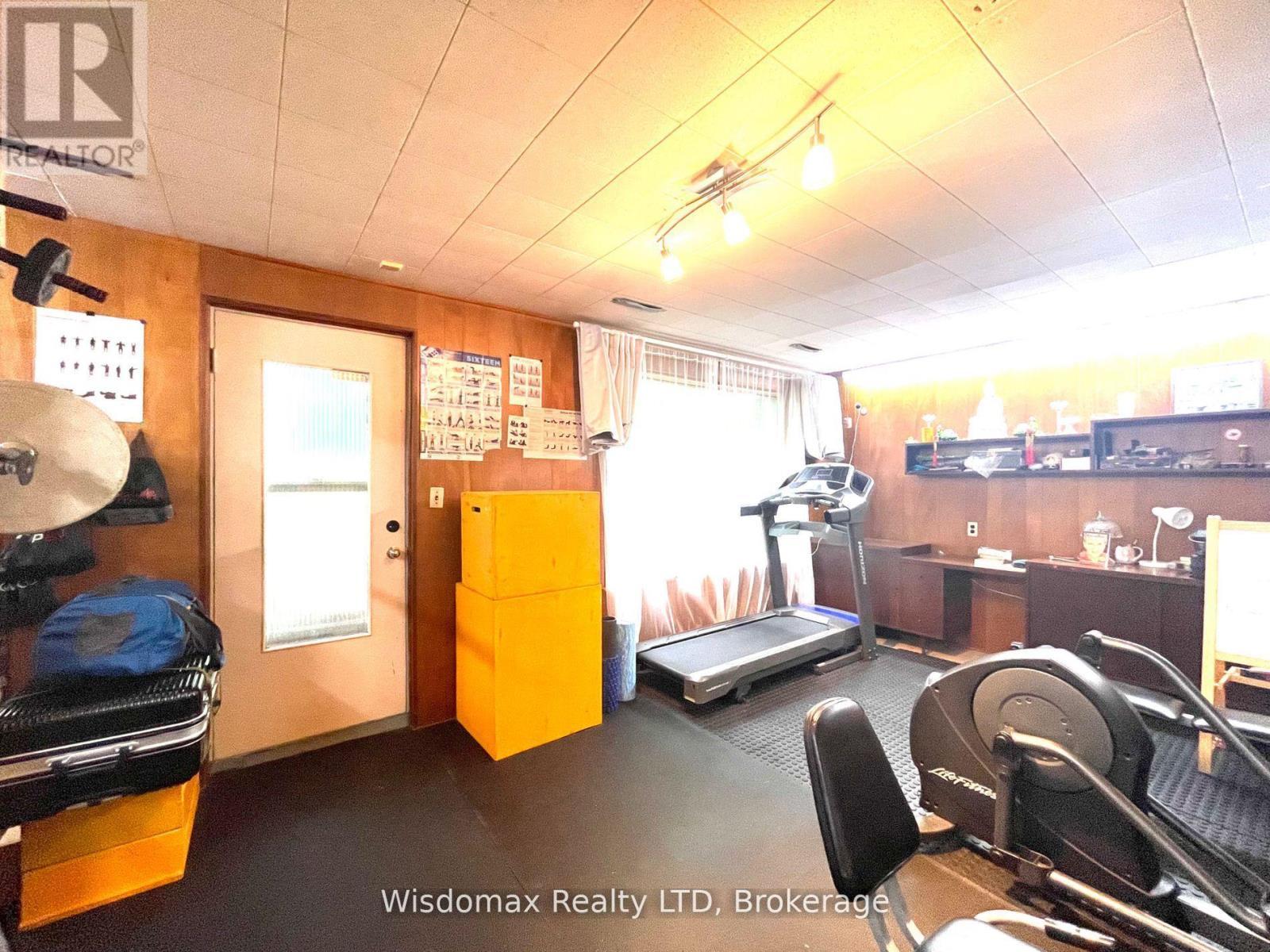 110 Riverview Boulevard, St. Catharines (Glendale/Glenridge), ON - Indoor Photo Showing Gym Room