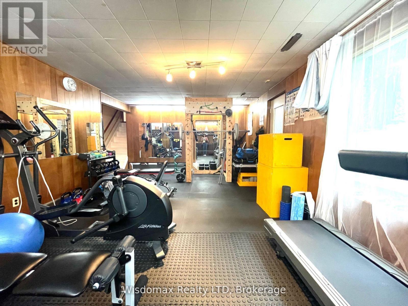 110 Riverview Boulevard, St. Catharines (Glendale/Glenridge), ON - Indoor Photo Showing Gym Room