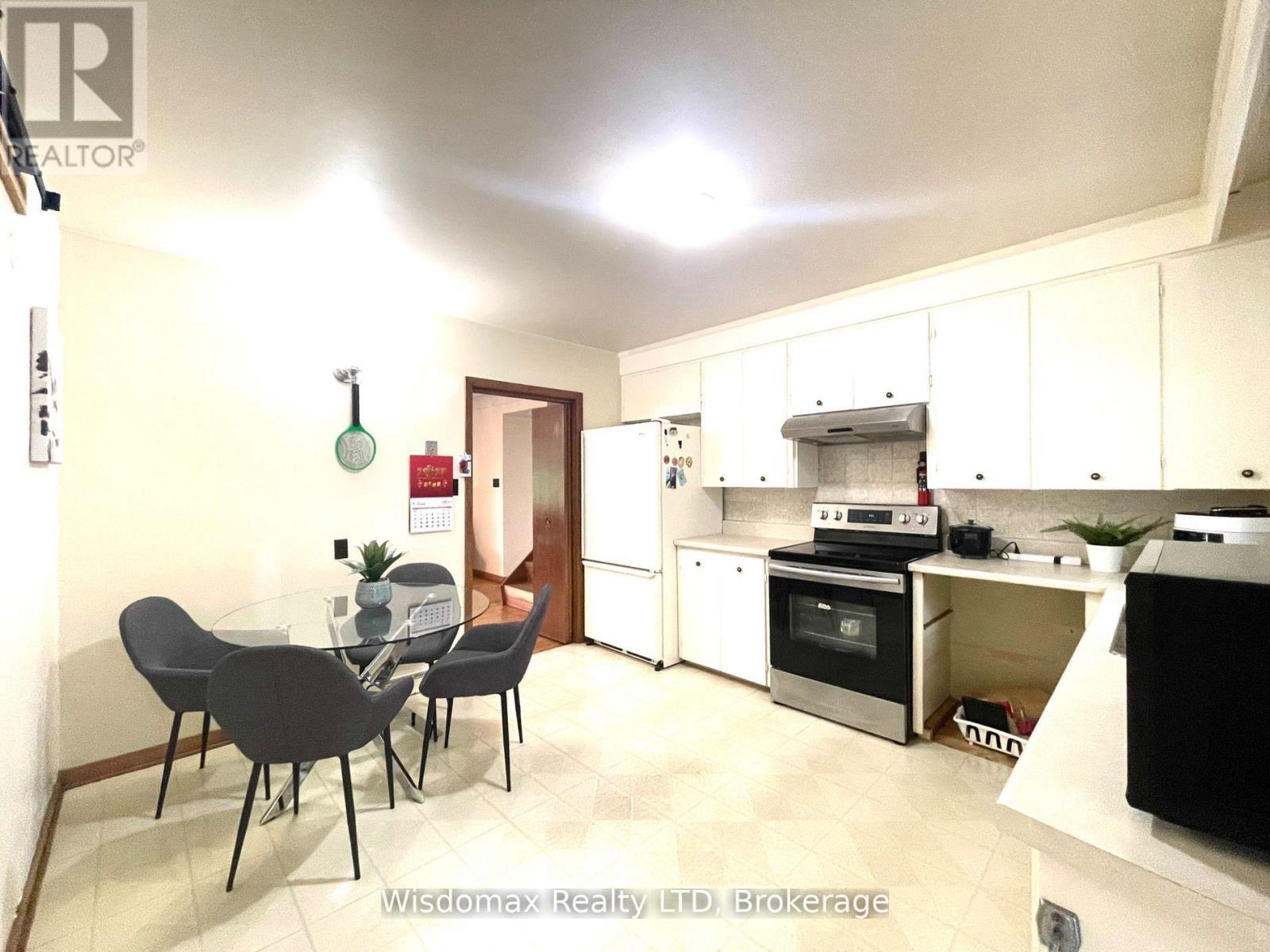 110 Riverview Boulevard, St. Catharines (Glendale/Glenridge), ON - Indoor Photo Showing Kitchen