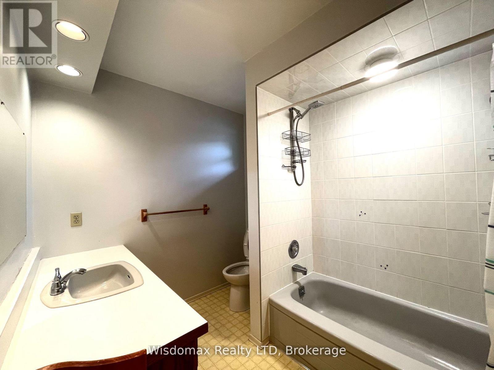 110 Riverview Boulevard, St. Catharines (Glendale/Glenridge), ON - Indoor Photo Showing Bathroom