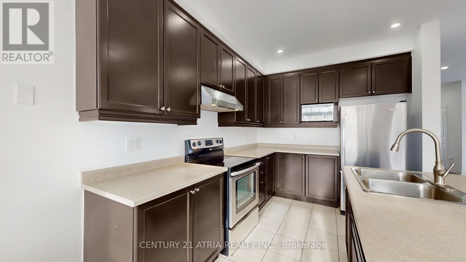 21 Gooseman Crescent, Markham, ON - Indoor Photo Showing Kitchen With Double Sink