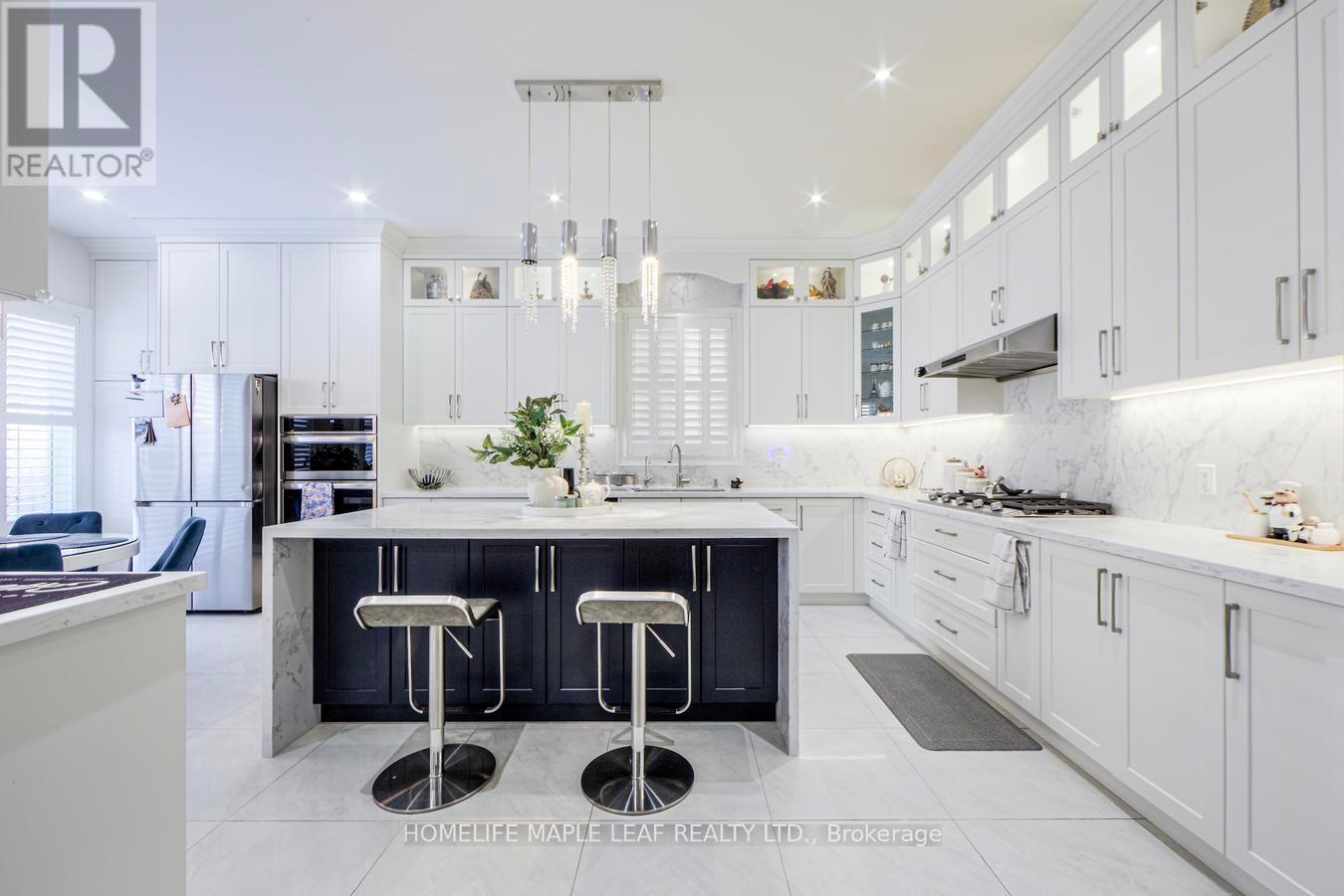 42 Foothills Crescent, Brampton, ON - Indoor Photo Showing Kitchen With Upgraded Kitchen