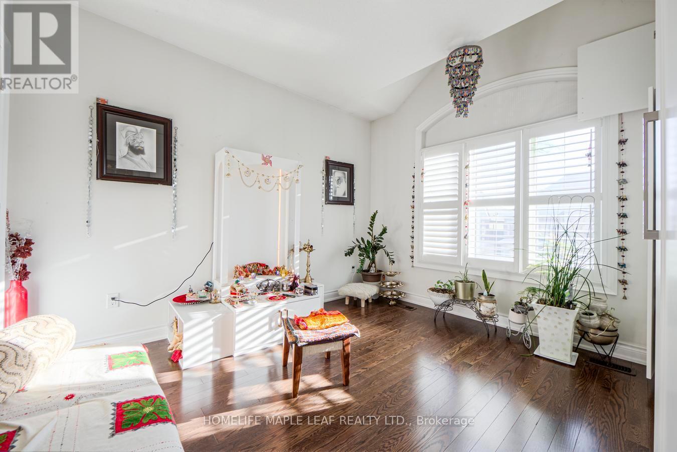 42 Foothills Crescent, Brampton, ON - Indoor