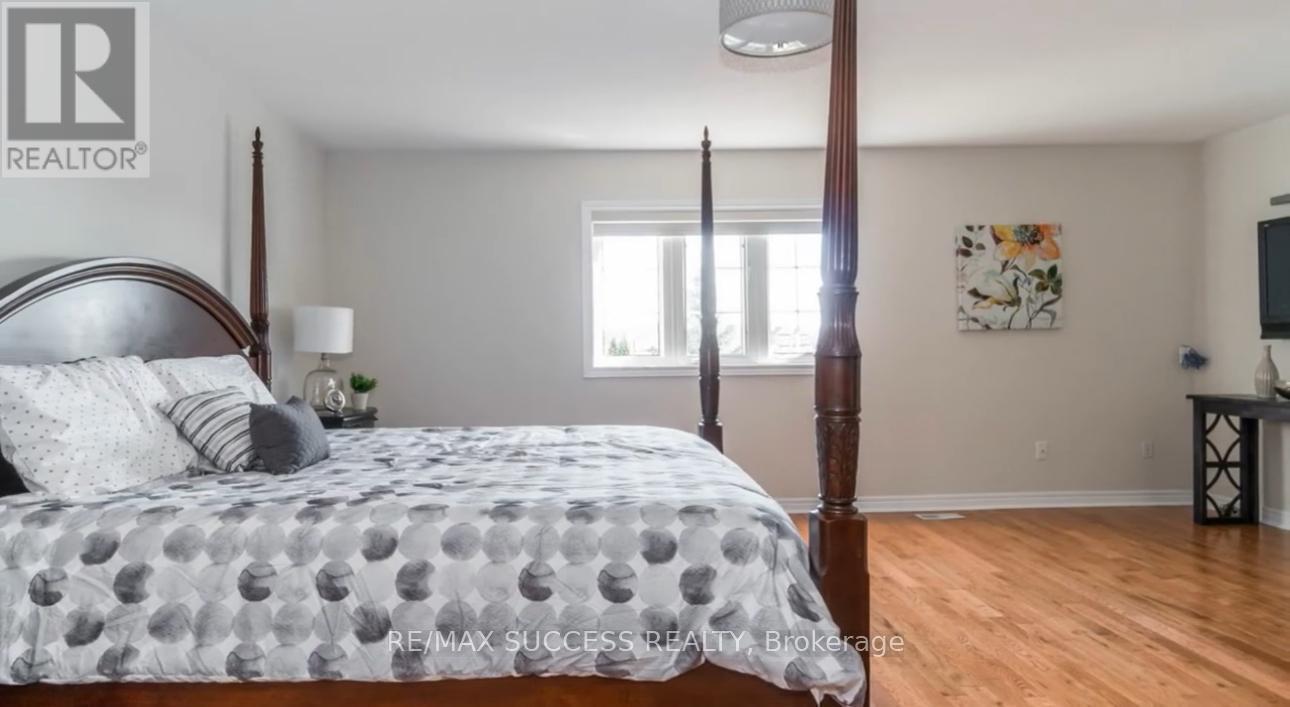 5847 Summerside Drive, Mississauga, ON - Indoor Photo Showing Bedroom