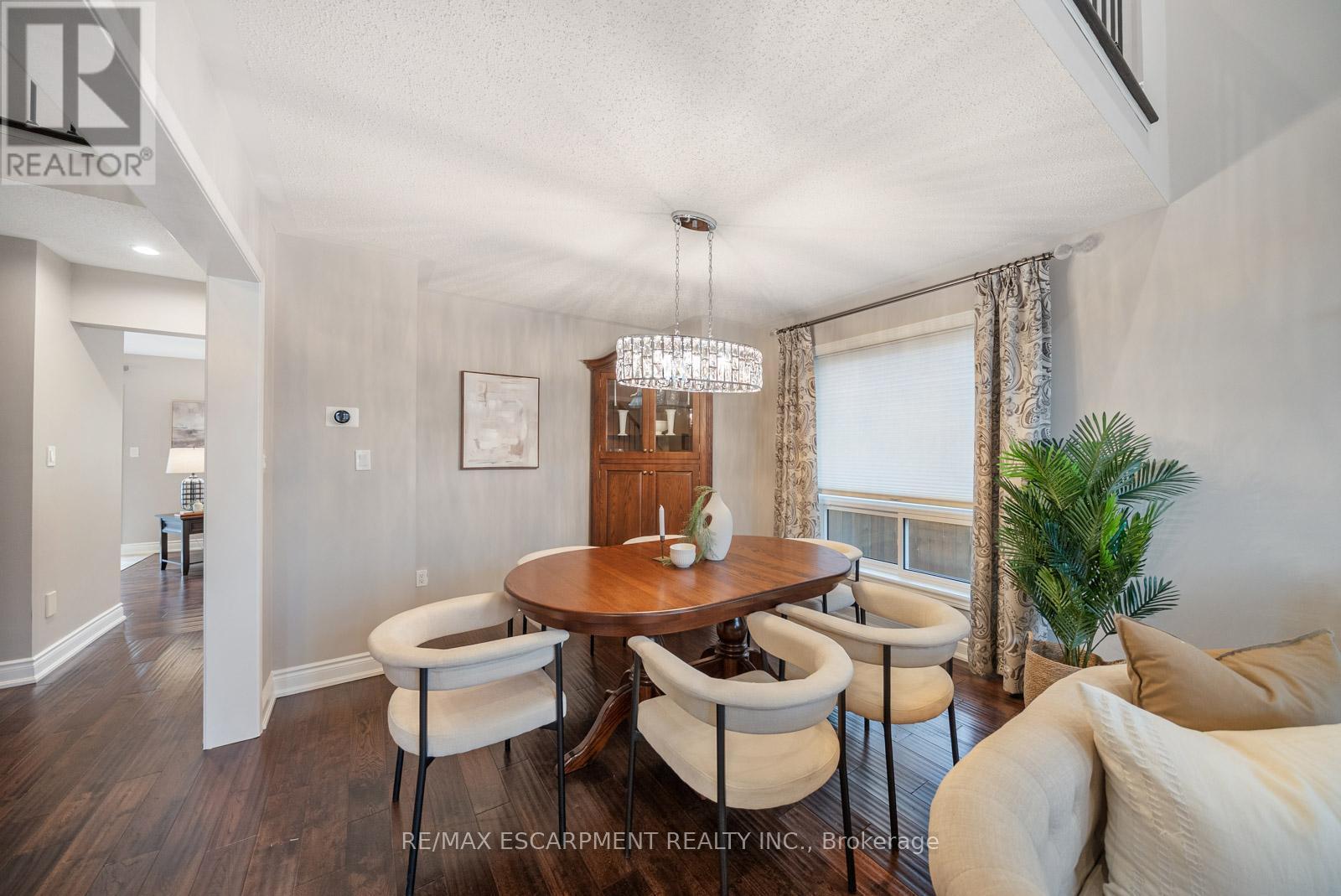 1351 Mcguffin Gate, Milton, ON - Indoor Photo Showing Dining Room