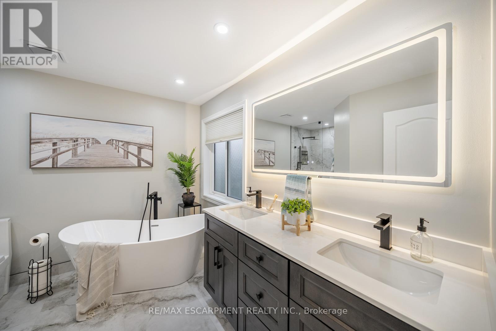 1351 Mcguffin Gate, Milton, ON - Indoor Photo Showing Bathroom