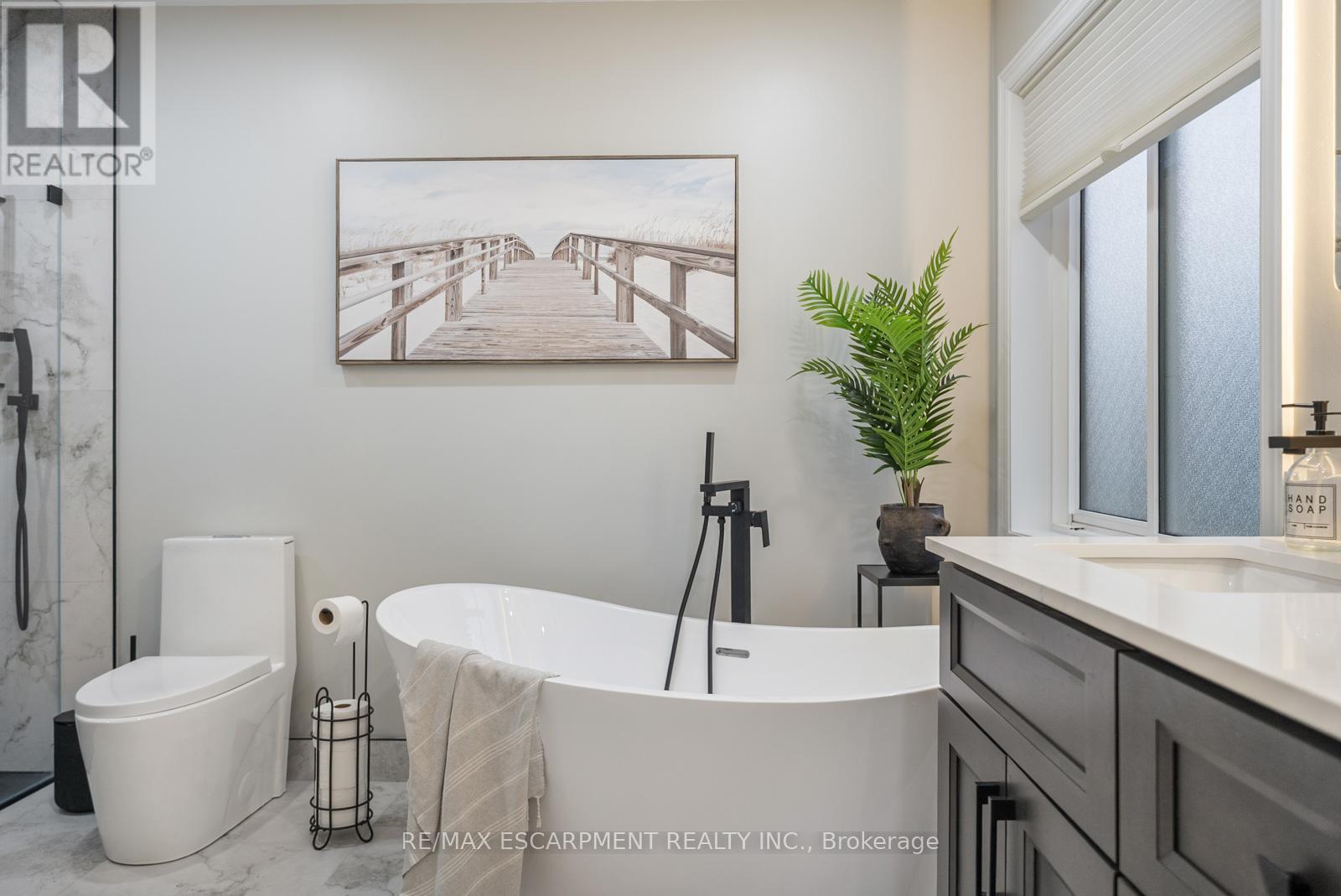 1351 Mcguffin Gate, Milton, ON - Indoor Photo Showing Bathroom