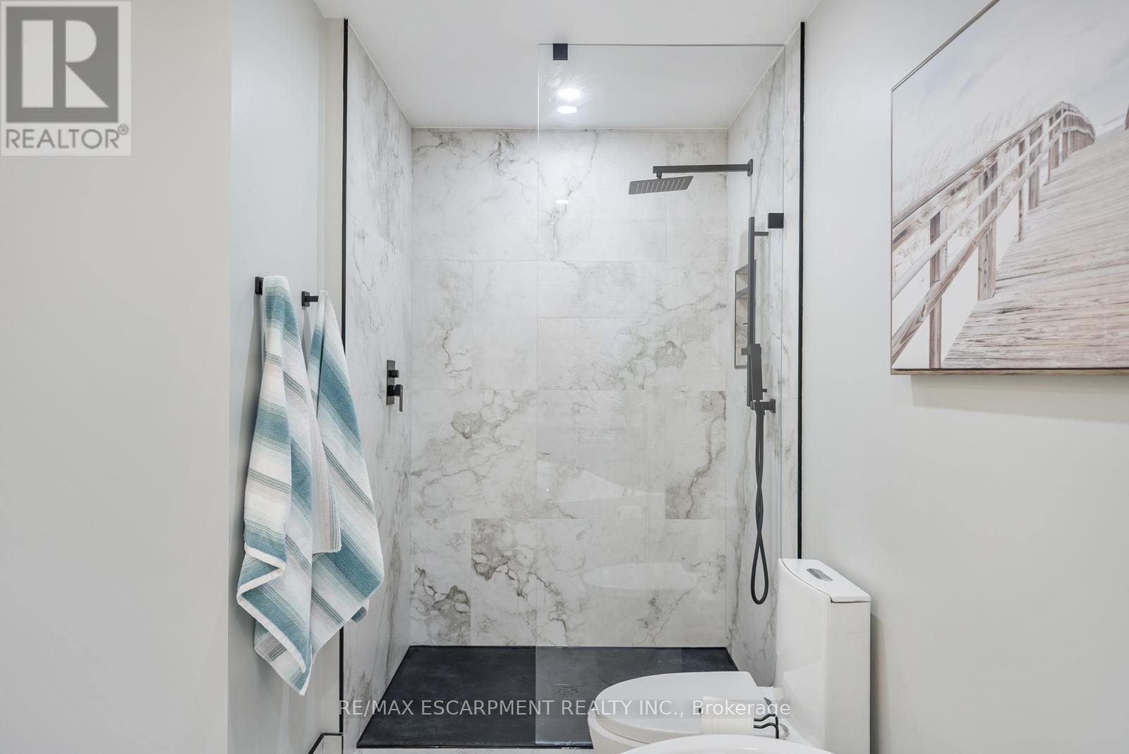 1351 Mcguffin Gate, Milton, ON - Indoor Photo Showing Bathroom