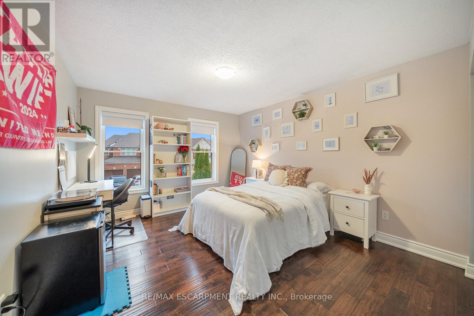 1351 Mcguffin Gate, Milton, ON - Indoor Photo Showing Bedroom