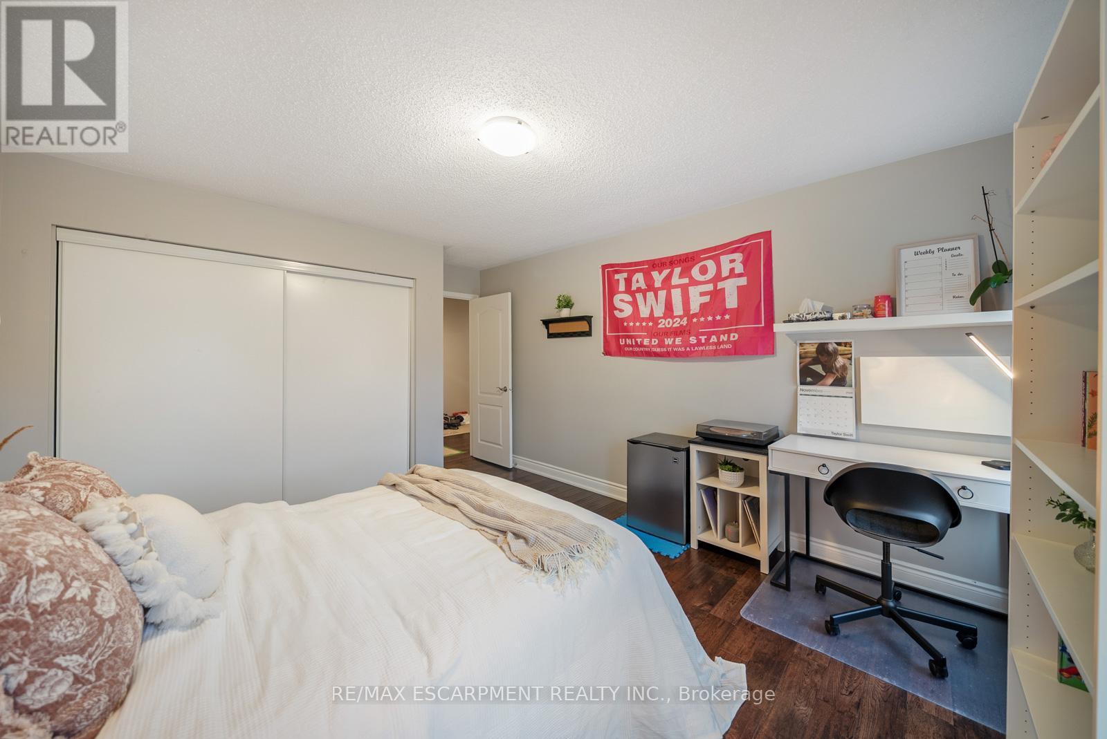1351 Mcguffin Gate, Milton, ON - Indoor Photo Showing Bedroom