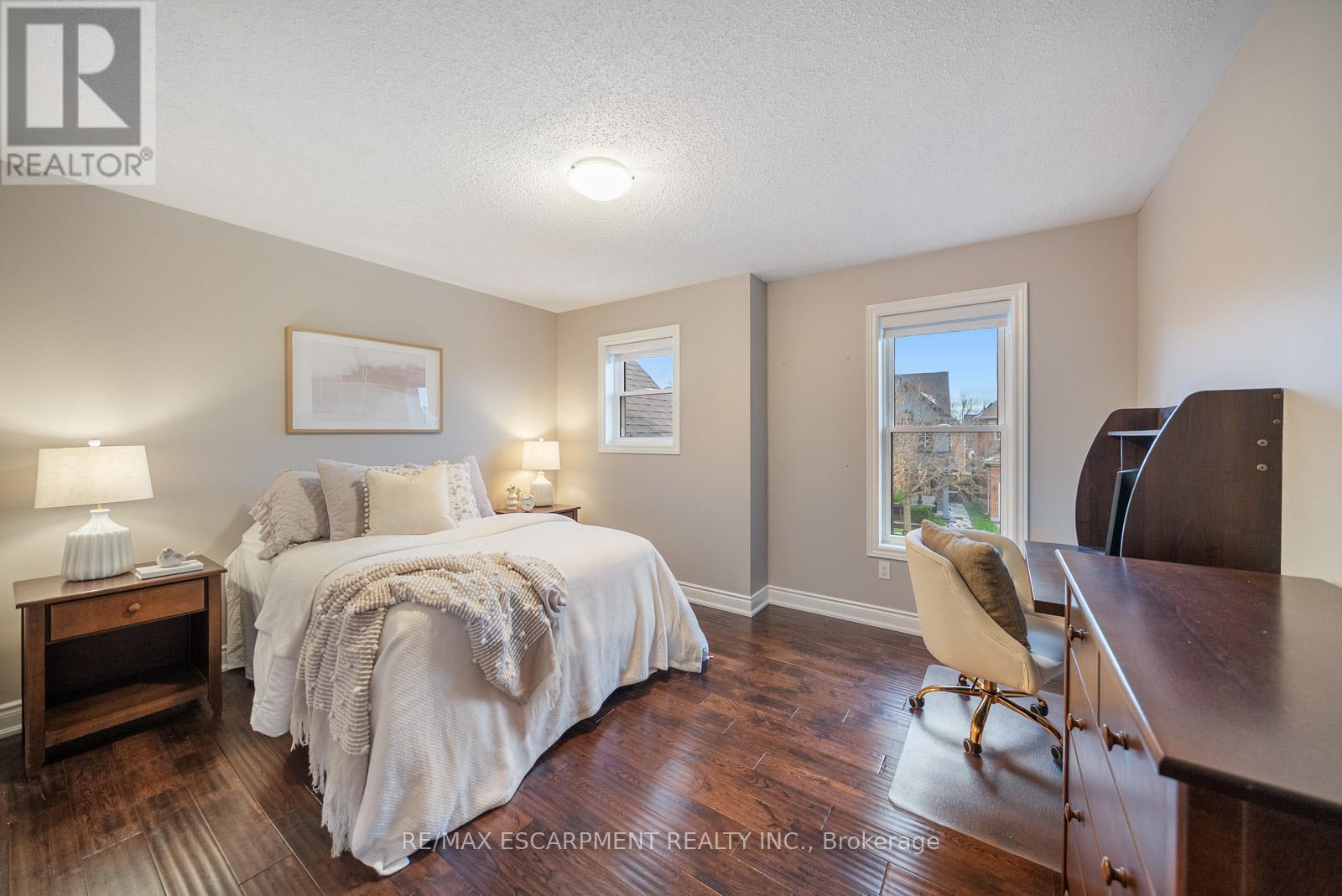 1351 Mcguffin Gate, Milton, ON - Indoor Photo Showing Bedroom