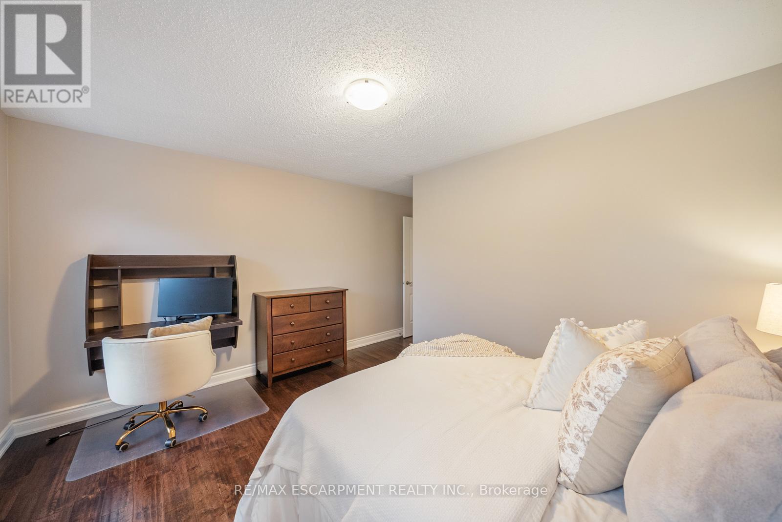 1351 Mcguffin Gate, Milton, ON - Indoor Photo Showing Bedroom