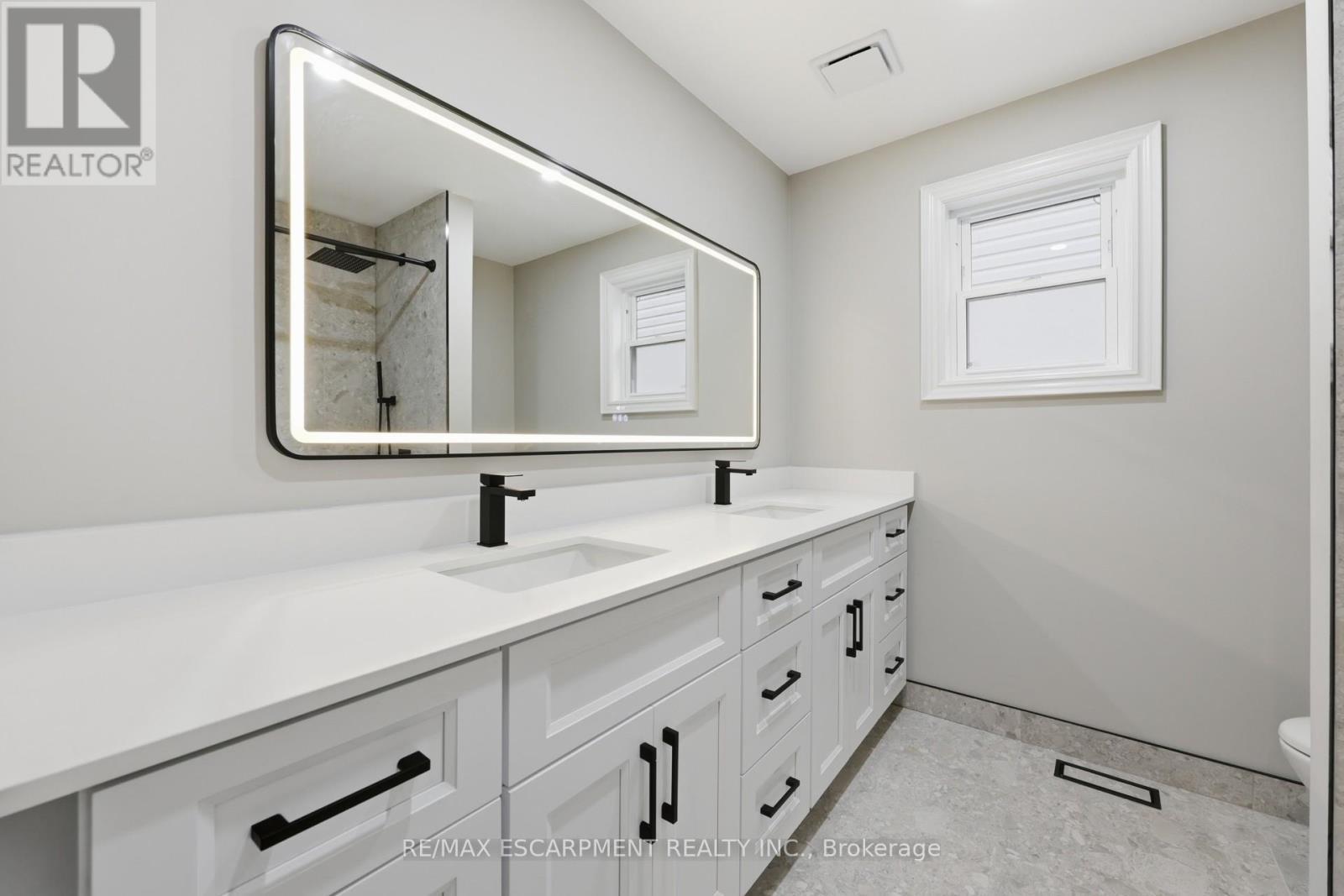 1351 Mcguffin Gate, Milton, ON - Indoor Photo Showing Bathroom