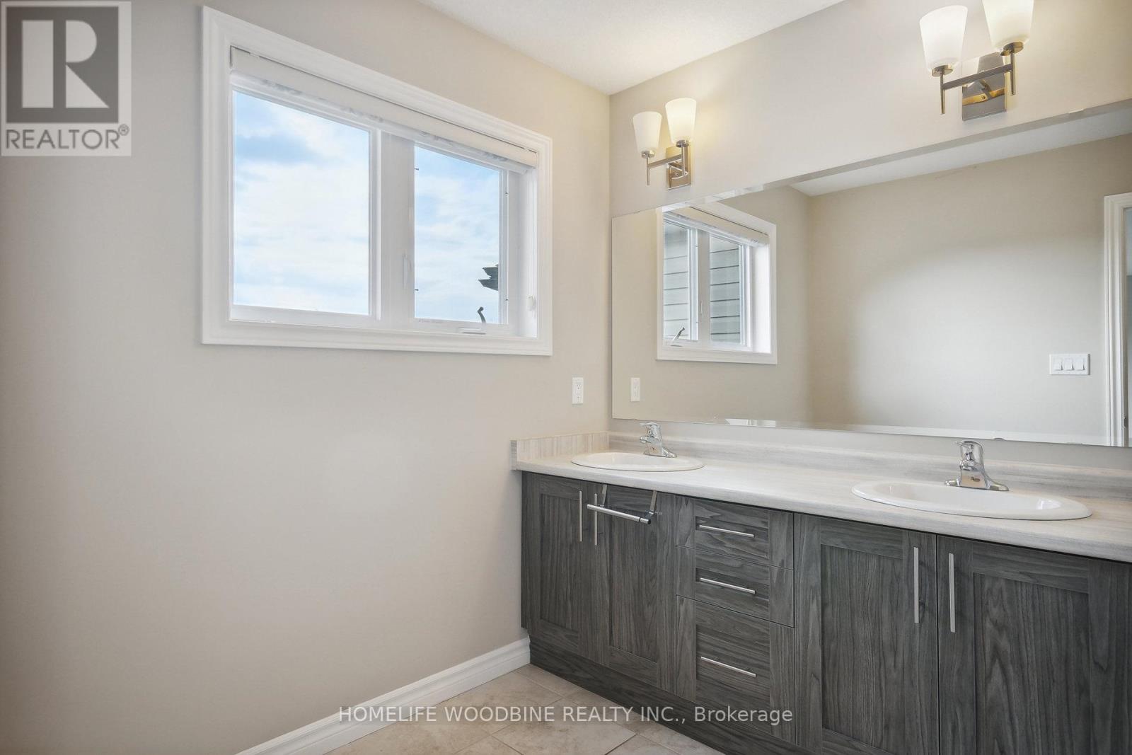 2823 Asima Drive, London South, ON - Indoor Photo Showing Bathroom