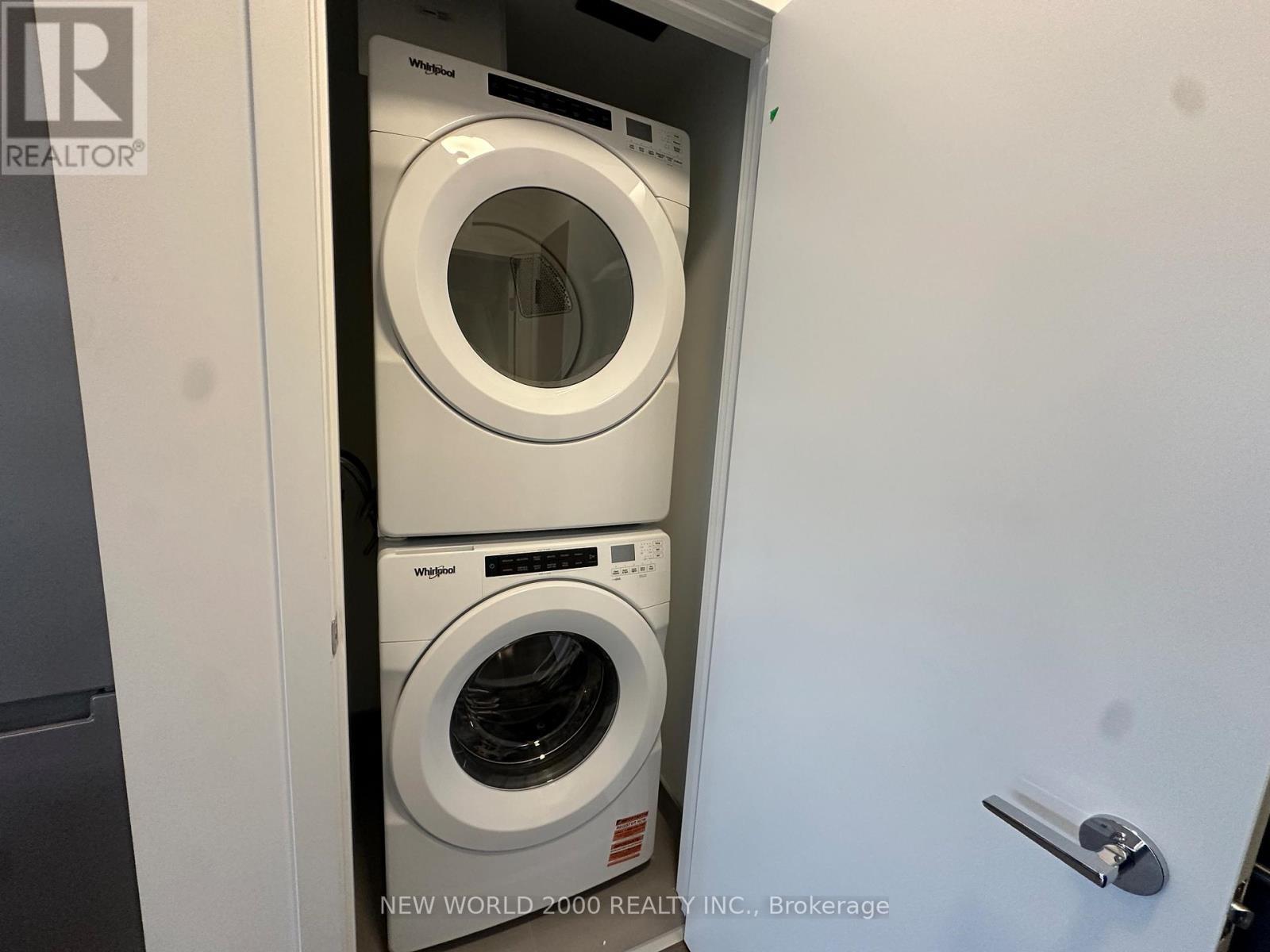 629 - 1007 The Queensway, Toronto, ON - Indoor Photo Showing Laundry Room