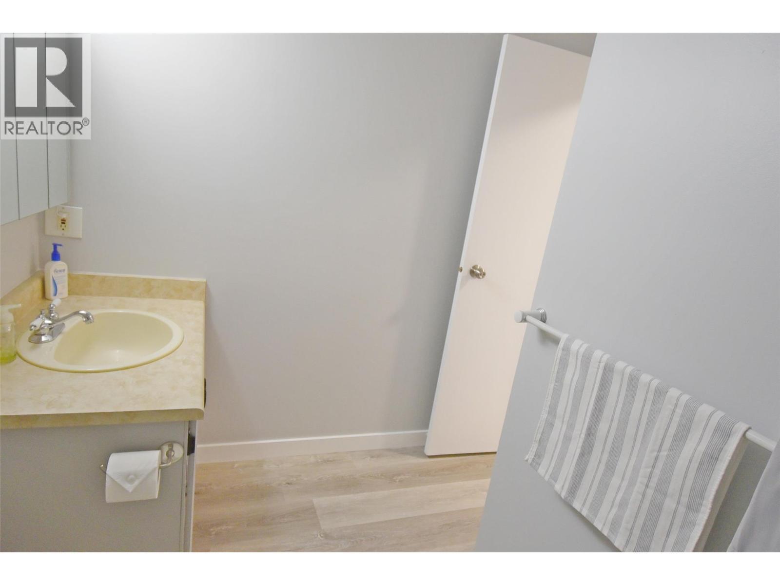 3608 27 Avenue Unit# 103, Vernon, BC - Indoor Photo Showing Bathroom