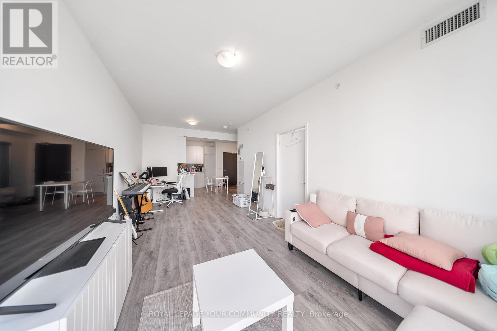 1101 - 2908 Highway 7 Road, Vaughan, ON - Indoor