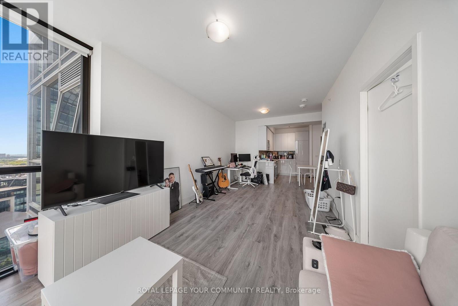 1101 - 2908 Highway 7 Road, Vaughan, ON - Indoor