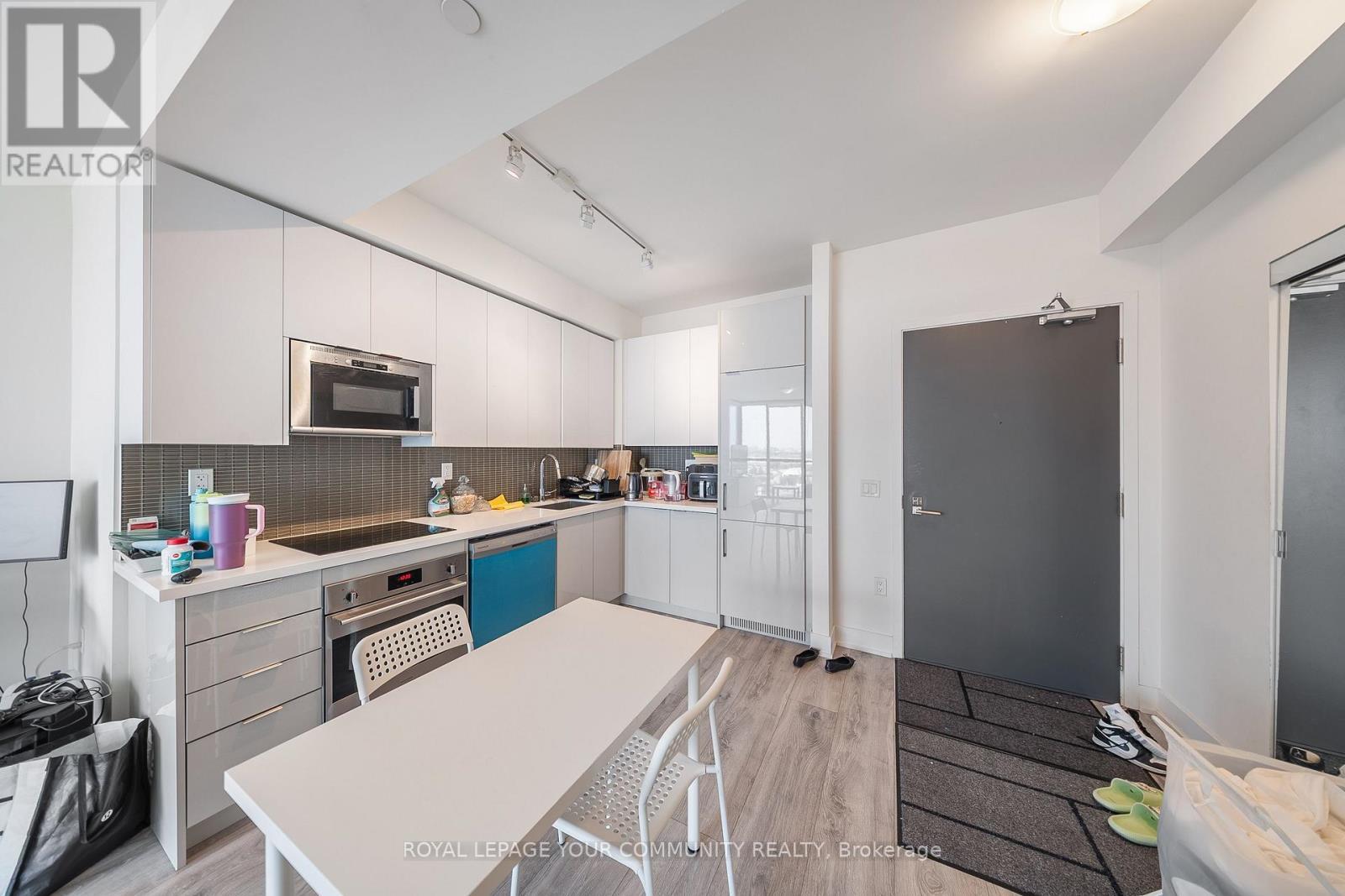 1101 - 2908 Highway 7 Road, Vaughan, ON - Indoor Photo Showing Kitchen