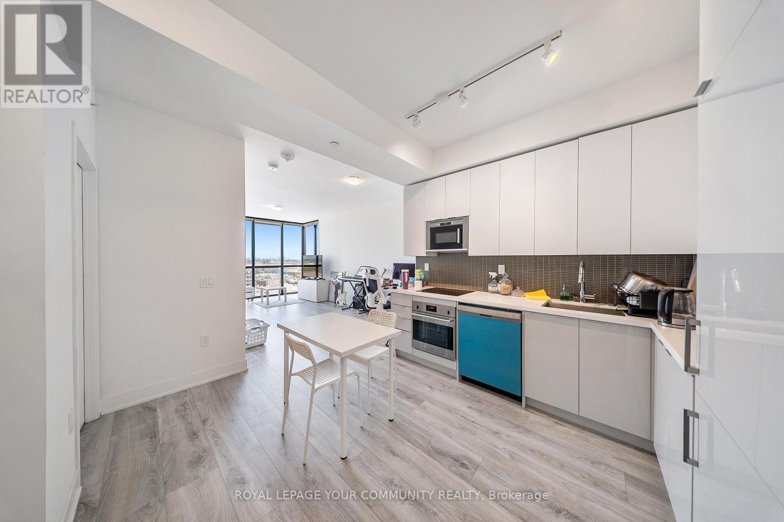 1101 - 2908 Highway 7 Road, Vaughan, ON - Indoor Photo Showing Kitchen