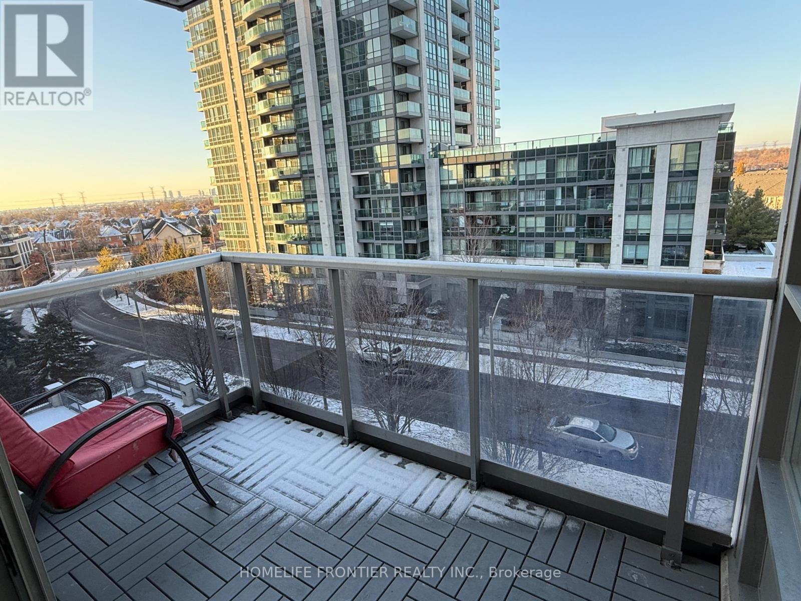 512 - 50 Disera Drive, Vaughan, ON - Outdoor