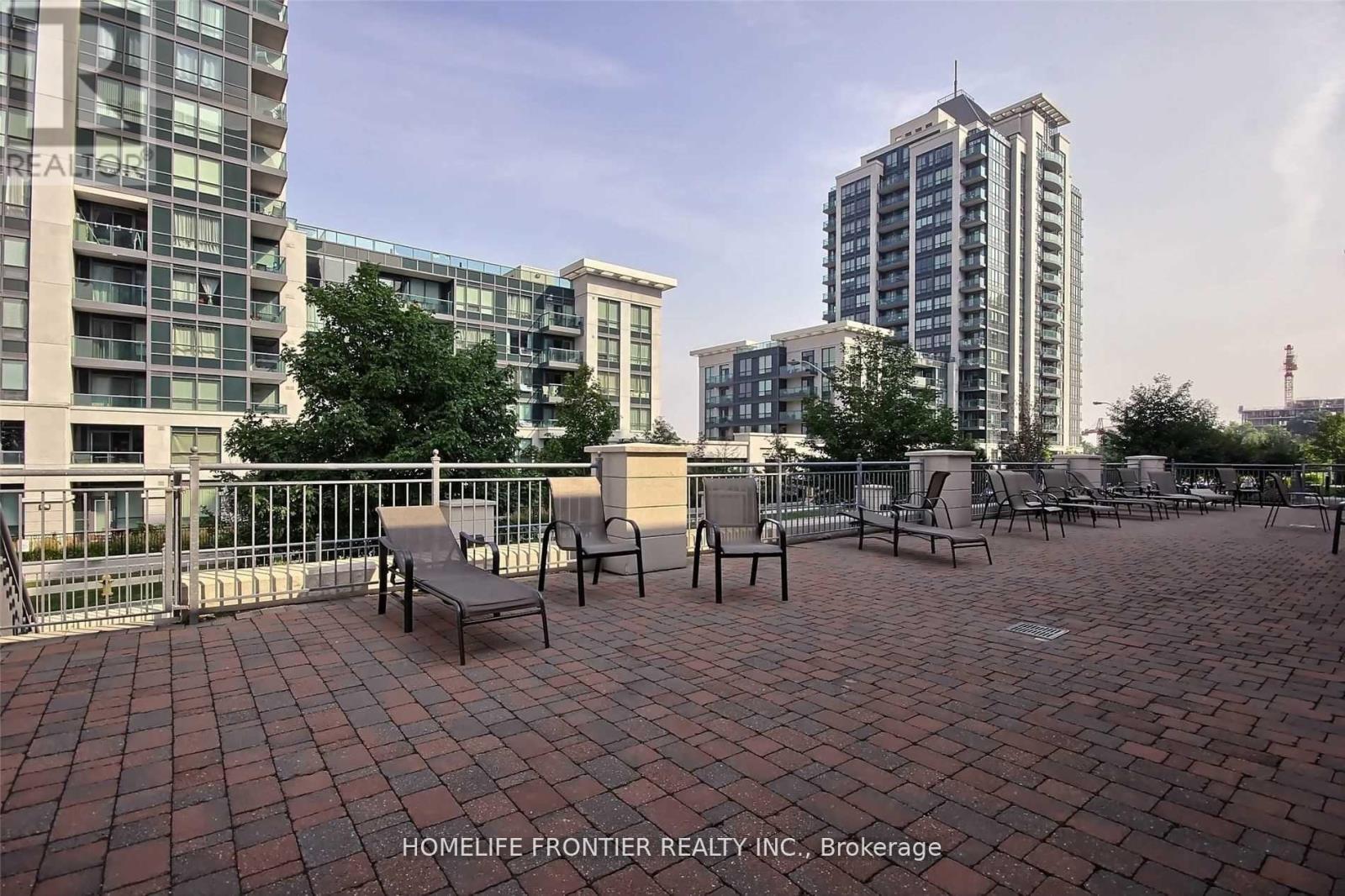 512 - 50 Disera Drive, Vaughan, ON - Outdoor