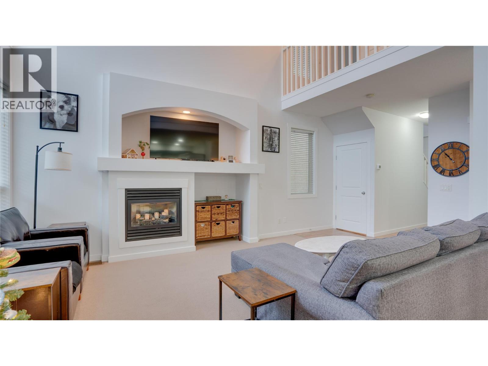 671 24 Street Ne Unit# 3, Salmon Arm, BC - Indoor Photo Showing Living Room With Fireplace