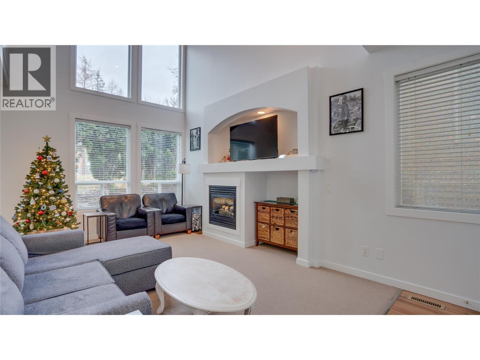 671 24 Street Ne Unit# 3, Salmon Arm, BC - Indoor Photo Showing Living Room With Fireplace