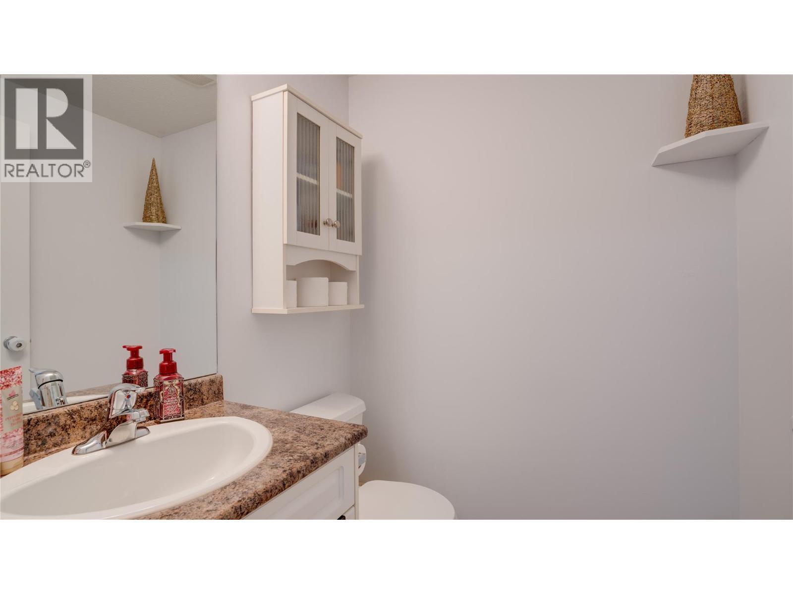 671 24 Street Ne Unit# 3, Salmon Arm, BC - Indoor Photo Showing Bathroom