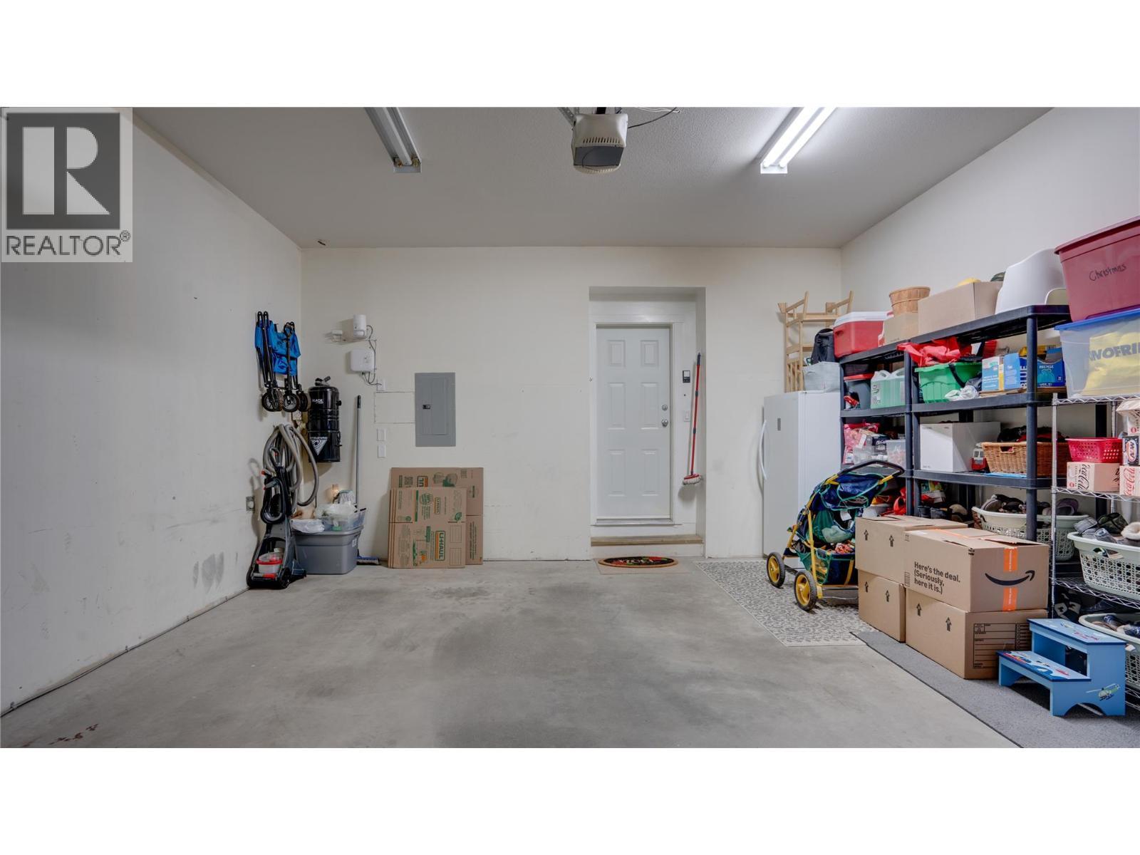 671 24 Street Ne Unit# 3, Salmon Arm, BC - Indoor Photo Showing Garage